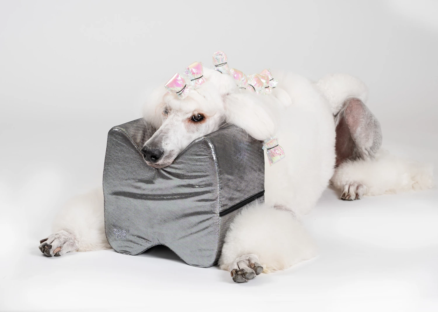 Show Tech Topknot Cushion Pillow Glitzy Black - Small - Image 6