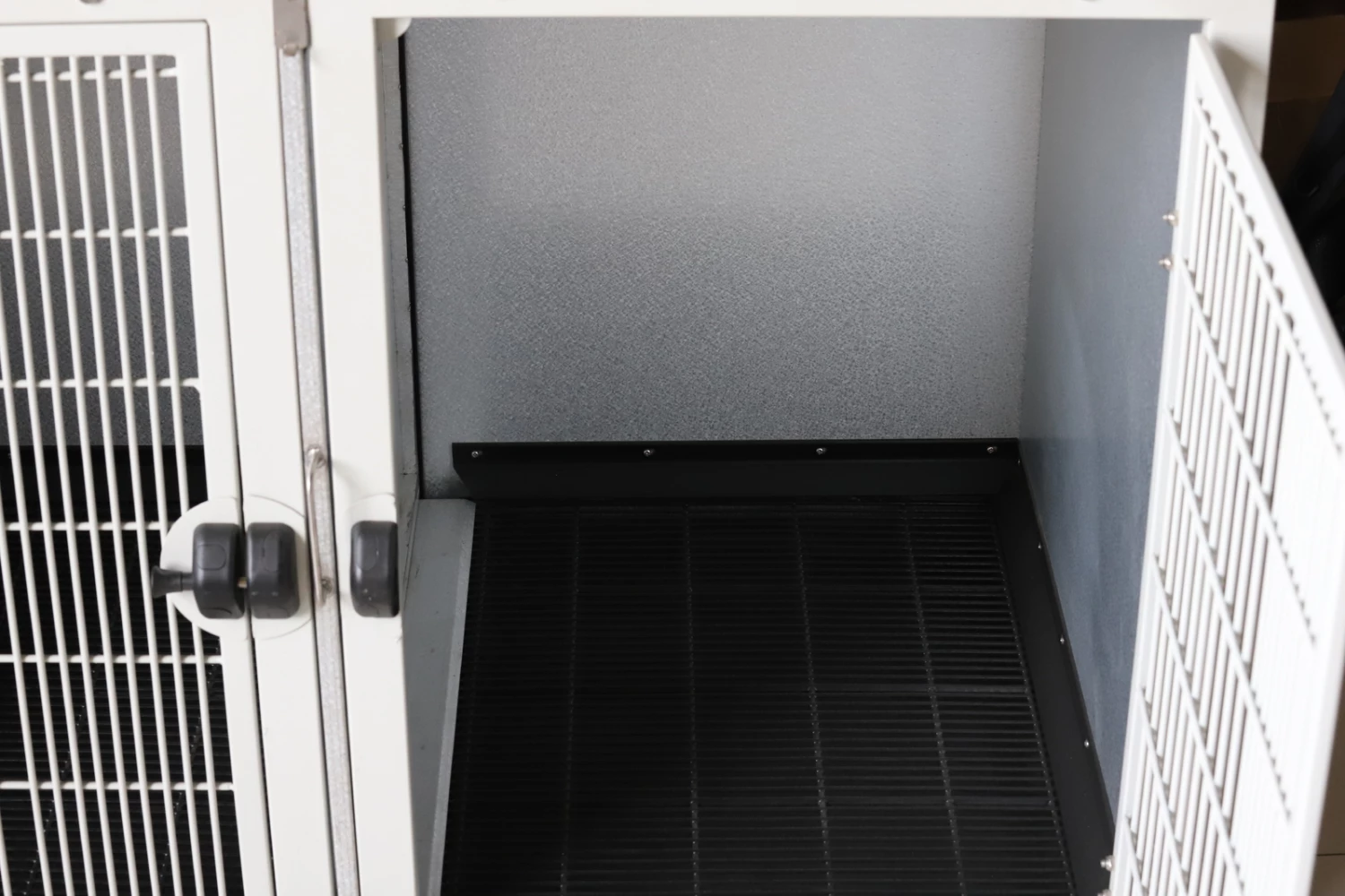 Aeolus KA505T Powder Coated Galvalume Modular Cage - Large - Image 7